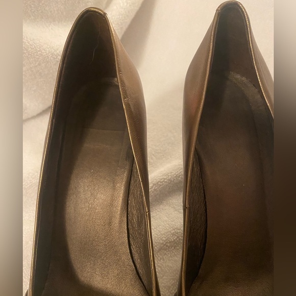 Beautiful and cute little bronze heels. - Picture 2 of 7